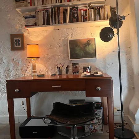 Appartement Typical Parisian Loft In Bastille Parijs