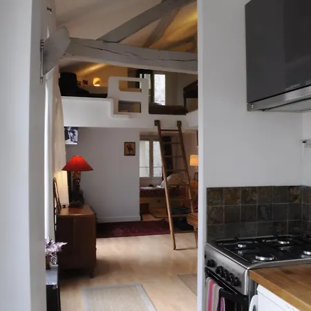 Typical Parisian Loft In Bastille * باريس