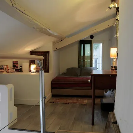 Typical Parisian Loft In Bastille شقة *